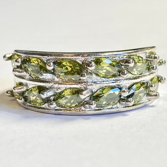 Silver Peridot Green Cubic Zirconia Anniversary Ring Size 7 Plated Simulated - Picture 3 of 9